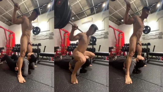 Vú tập gym vừa cho em bú cu